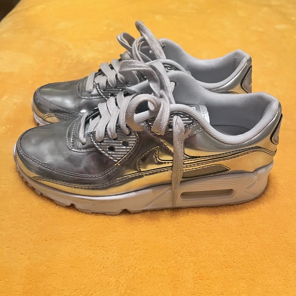 Nike Air Max metallic silver sneakers - Picture 2 of 8